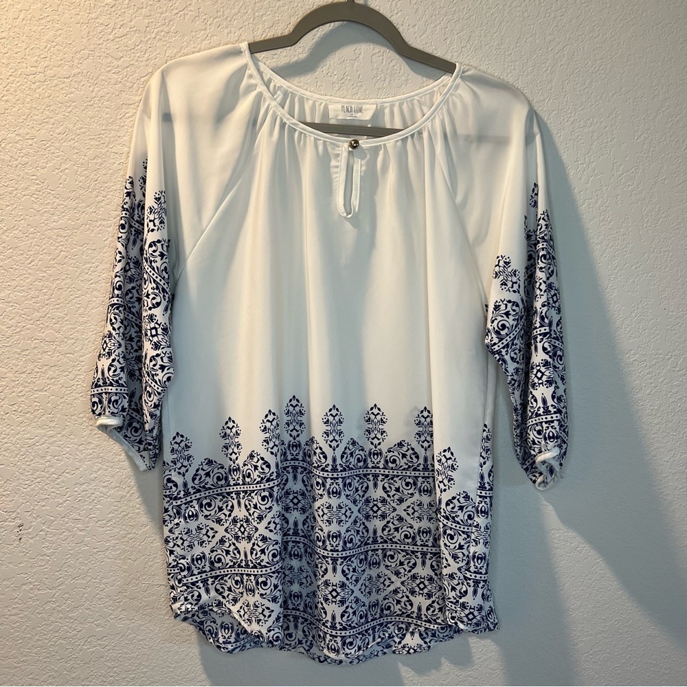 Women’s Peach Love white and blue patterned long sleeve blouse size small S